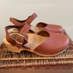 MIA Sofia Brown Clog Sandals Size 9/Euro 40